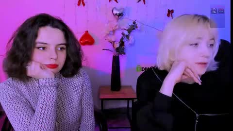 mia_mooon_ online show from April 2026 08:32:01 AM