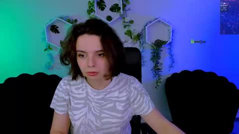 Snapshot of mia_mooon_ chatting on June 2026 08:17:01 AM mia_mooon_ online show from June 2026 08:17:01 AM