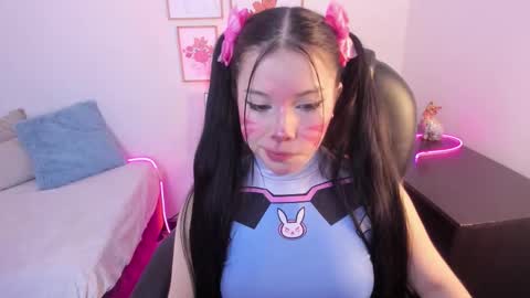 Snapshot of mia_moralez chatting on November 2025 01:01:02 PM MIA online show from November 2025 01:01:02 PM