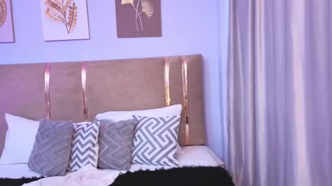 Mia online show from March 2026 12:55:02 PM