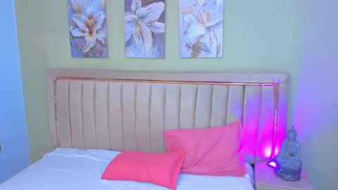 Mia online show from March 2026 12:28:01 PM