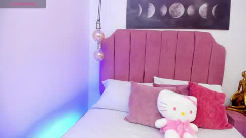 Snapshot of mia_naive chatting on June 2026 11:53:02 AM Mia online show from June 2026 11:53:02 AM