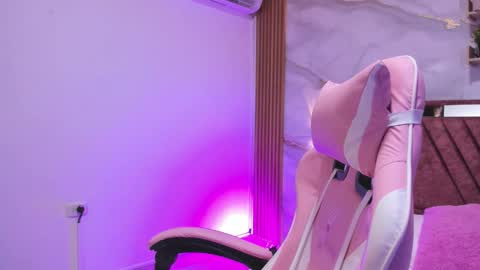 mia_naugthy4 online show from February 2026 07:33:02 PM