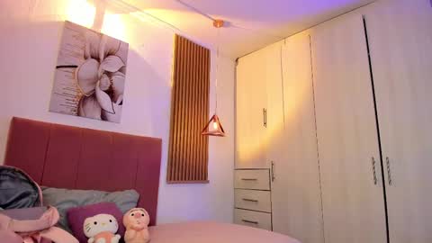 Mia Nevaeh - follow me online show from November 2025 07:41:02 PM