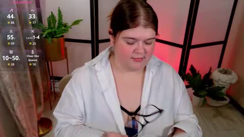 Snapshot of mia_of_your_dreams chatting on November 2025 05:44:02 PM Sweet Mia online show from November 2025 05:44:02 PM