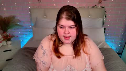 Snapshot of mia_of_your_dreams chatting on December 2025 06:06:01 PM Sweet Mia online show from December 2025 06:06:01 PM