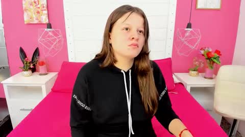 Mia  online show from November 2025 12:38:01 PM