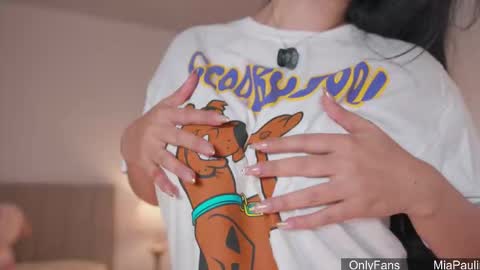 Snapshot of mia_paulina chatting on March 2026 03:14:01 AM Instagram Nelyiramirez online show from March 2026 03:14:01 AM