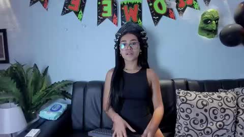 mia_petite72 online show from October 2025 11:24:02 PM