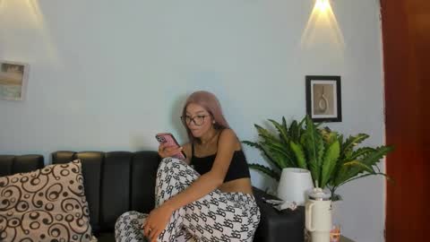 mia_petite72 online show from November 2025 10:30:01 PM