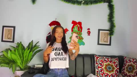 mia_petite72 online show from December 2025 09:53:02 PM