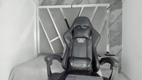 mia_petiteht online show from April 2026 08:37:02 PM