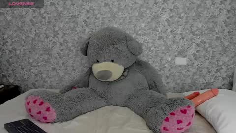 Mia online show from April 2026 02:39:02 AM