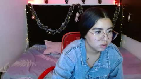 Snapshot of mia_peyton chatting on December 2024 04:30:02 PM Mia online show from December 2024 04:30:02 PM