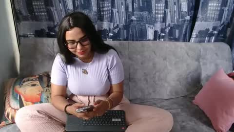 Snapshot of mia_peyton chatting on January 2025 08:22:01 PM Mia online show from January 2025 08:22:01 PM