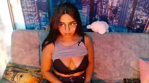 Snapshot of mia_peyton chatting on April 2026 06:58:01 PM Mia online show from April 2026 06:58:01 PM