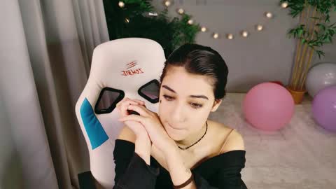 Mia online show from February 2026 02:48:02 PM