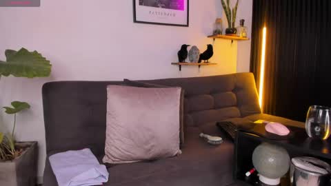 Snapshot of mia_ravenn chatting on May 2026 09:55:01 PM Mia online show from May 2026 09:55:01 PM