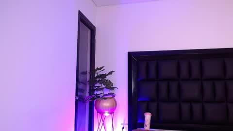 mia online show from February 2026 06:19:02 AM