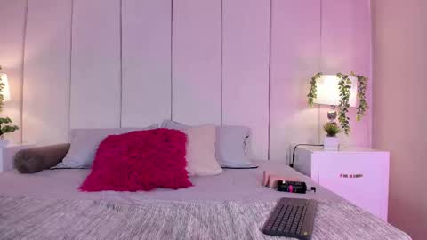 Snapshot of mia_rousse25 chatting on September 2025 01:54:01 PM mia rousse25 online show from September 2025 01:54:01 PM