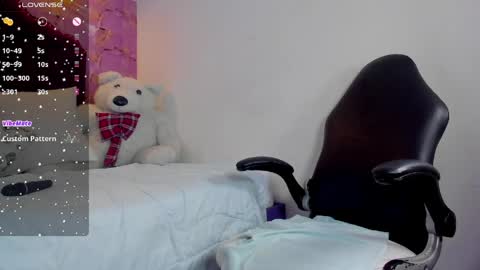 Mia online show from April 2026 04:46:01 AM