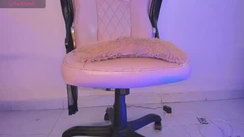 Snapshot of mia_royal chatting on April 2026 09:39:33 PM mia_royal online show from April 2026 09:39:33 PM