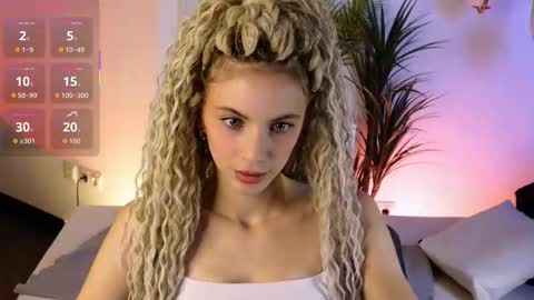 Mia online show from October 2025 06:26:02 AM