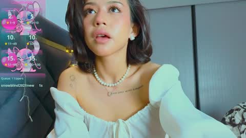 Snapshot of mia_sirenia chatting on February 2025 12:59:01 PM Mia online show from February 2025 12:59:01 PM