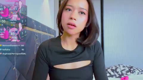 Snapshot of mia_sirenia chatting on February 2025 10:04:02 AM Mia online show from February 2025 10:04:02 AM