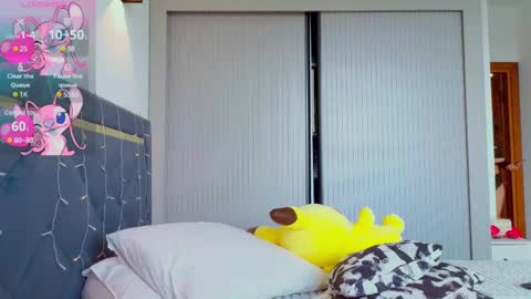 Snapshot of mia_sirenia chatting on March 2025 07:01:02 AM Mia online show from March 2025 07:01:02 AM