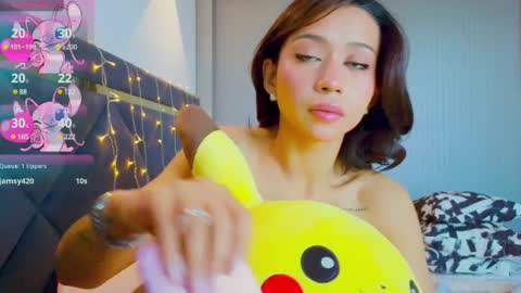 Snapshot of mia_sirenia chatting on March 2025 12:37:01 PM Mia online show from March 2025 12:37:01 PM