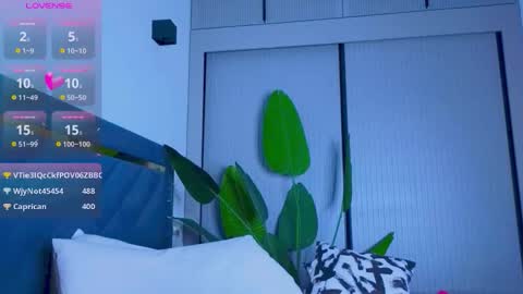 Snapshot of mia_sirenia chatting on September 2025 12:50:01 PM Mia online show from September 2025 12:50:01 PM