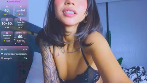 Snapshot of mia_sirenia chatting on September 2025 03:25:01 PM Mia online show from September 2025 03:25:01 PM