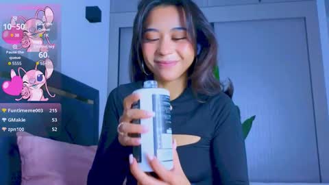 Snapshot of mia_sirenia chatting on October 2025 05:00:01 PM Mia online show from October 2025 05:00:01 PM