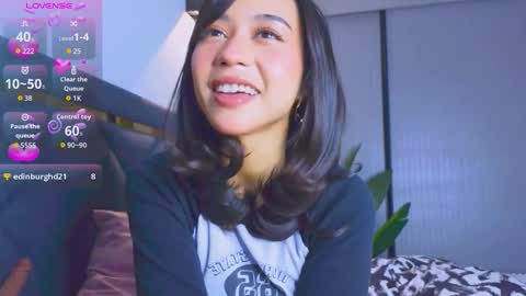 Snapshot of mia_sirenia chatting on October 2025 04:17:02 PM Mia online show from October 2025 04:17:02 PM