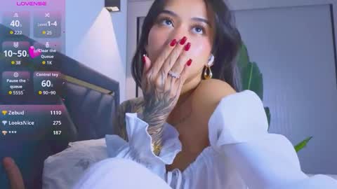 Snapshot of mia_sirenia chatting on November 2025 04:40:01 PM Mia online show from November 2025 04:40:01 PM