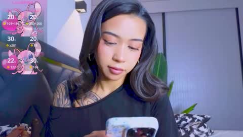 Snapshot of mia_sirenia chatting on November 2025 03:34:02 PM Mia online show from November 2025 03:34:02 PM