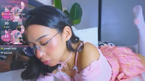 Snapshot of mia_sirenia chatting on November 2025 05:15:02 PM Mia online show from November 2025 05:15:02 PM