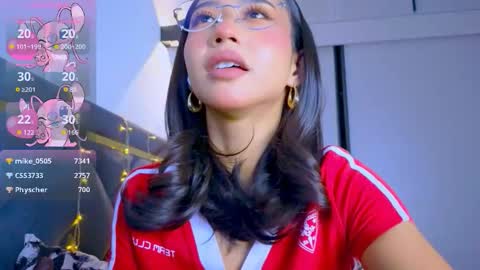 Snapshot of mia_sirenia chatting on December 2025 06:23:01 PM Mia online show from December 2025 06:23:01 PM