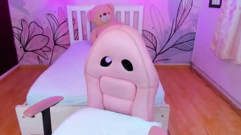 Mia Vanucci online show from October 2025 09:20:01 PM