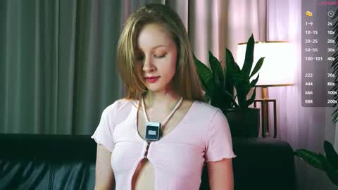 Snapshot of mia_vebes chatting on October 2025 04:06:02 PM Mia online show from October 2025 04:06:02 PM