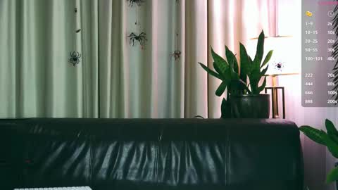 Snapshot of mia_vebes chatting on October 2025 01:40:02 PM Mia online show from October 2025 01:40:02 PM