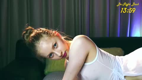 Snapshot of mia_vebes chatting on November 2025 05:51:02 PM Mia online show from November 2025 05:51:02 PM