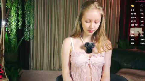 Snapshot of mia_vebes chatting on November 2025 02:50:02 PM Mia online show from November 2025 02:50:02 PM