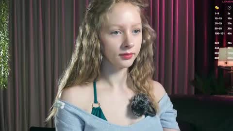 Snapshot of mia_vebes chatting on November 2025 10:28:02 AM Mia online show from November 2025 10:28:02 AM