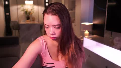 VixenMia online show from November 2025 02:33:01 AM