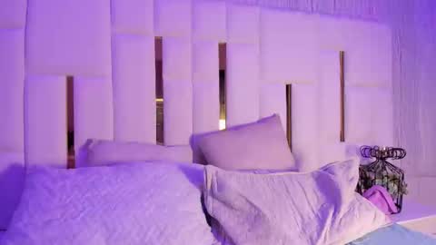 mia_vy online show from October 2025 02:54:02 AM