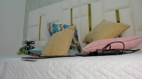 Snapshot of mia_vy chatting on April 2026 03:00:01 AM mia_vy online show from April 2026 03:00:01 AM