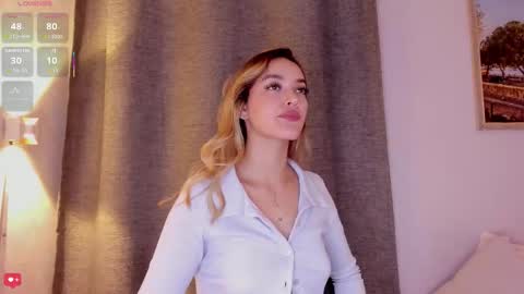 Mia White  online show from November 2025 01:33:02 PM