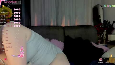 Snapshot of mia_wintermood chatting on November 2025 07:07:01 AM MelaniaMia online show from November 2025 07:07:01 AM